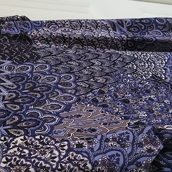 LBisse Short Sleeve Blouse - Picture 2 of 4